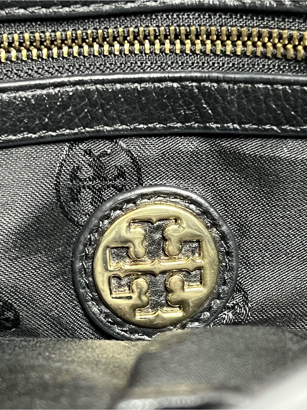 Tory Burch Black Pebbled Leather Logo Crossbody - Picture 9 of 9